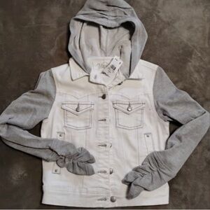 Black lace skirt with bow patterns